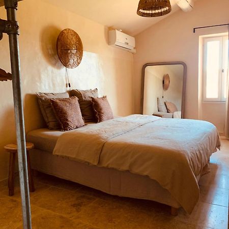 Le Vieux Portail Bed and Breakfast Saint-Saturnin-d'Apt Eksteriør billede