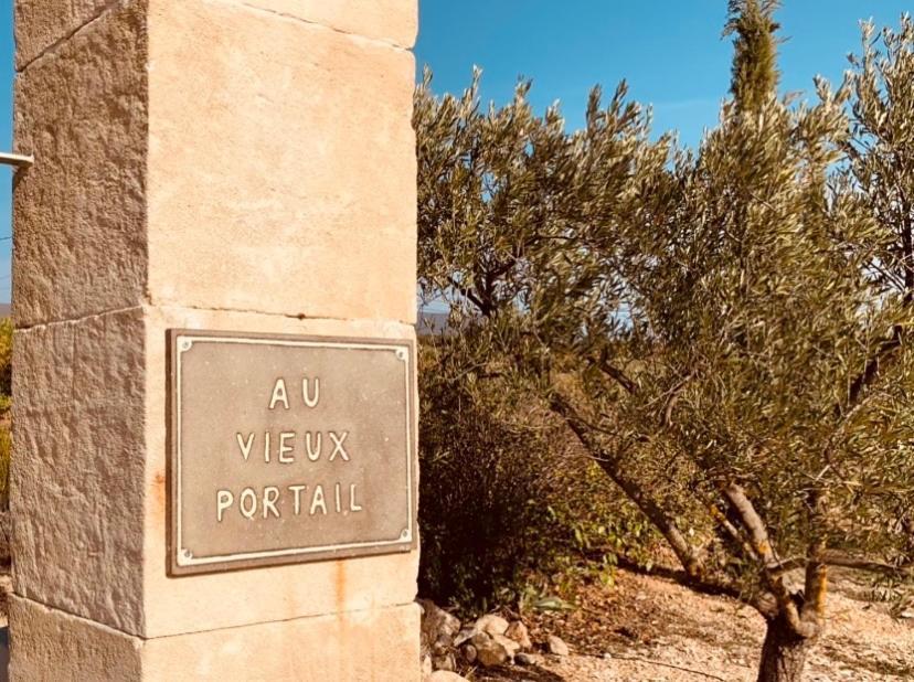 Le Vieux Portail Bed and Breakfast Saint-Saturnin-d'Apt Eksteriør billede