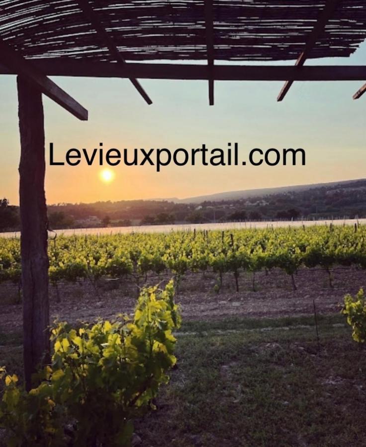 Le Vieux Portail Bed and Breakfast Saint-Saturnin-d'Apt Eksteriør billede