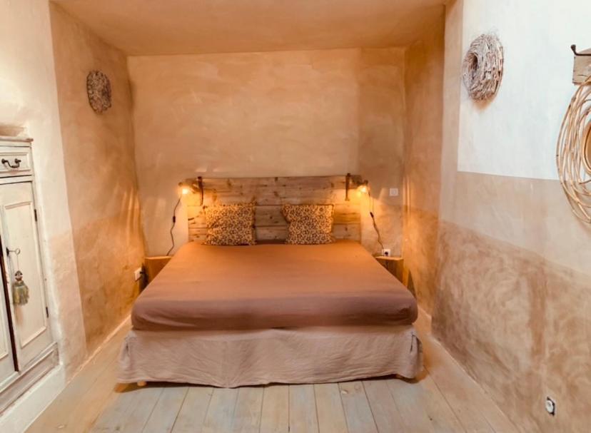 Le Vieux Portail Bed and Breakfast Saint-Saturnin-d'Apt Eksteriør billede