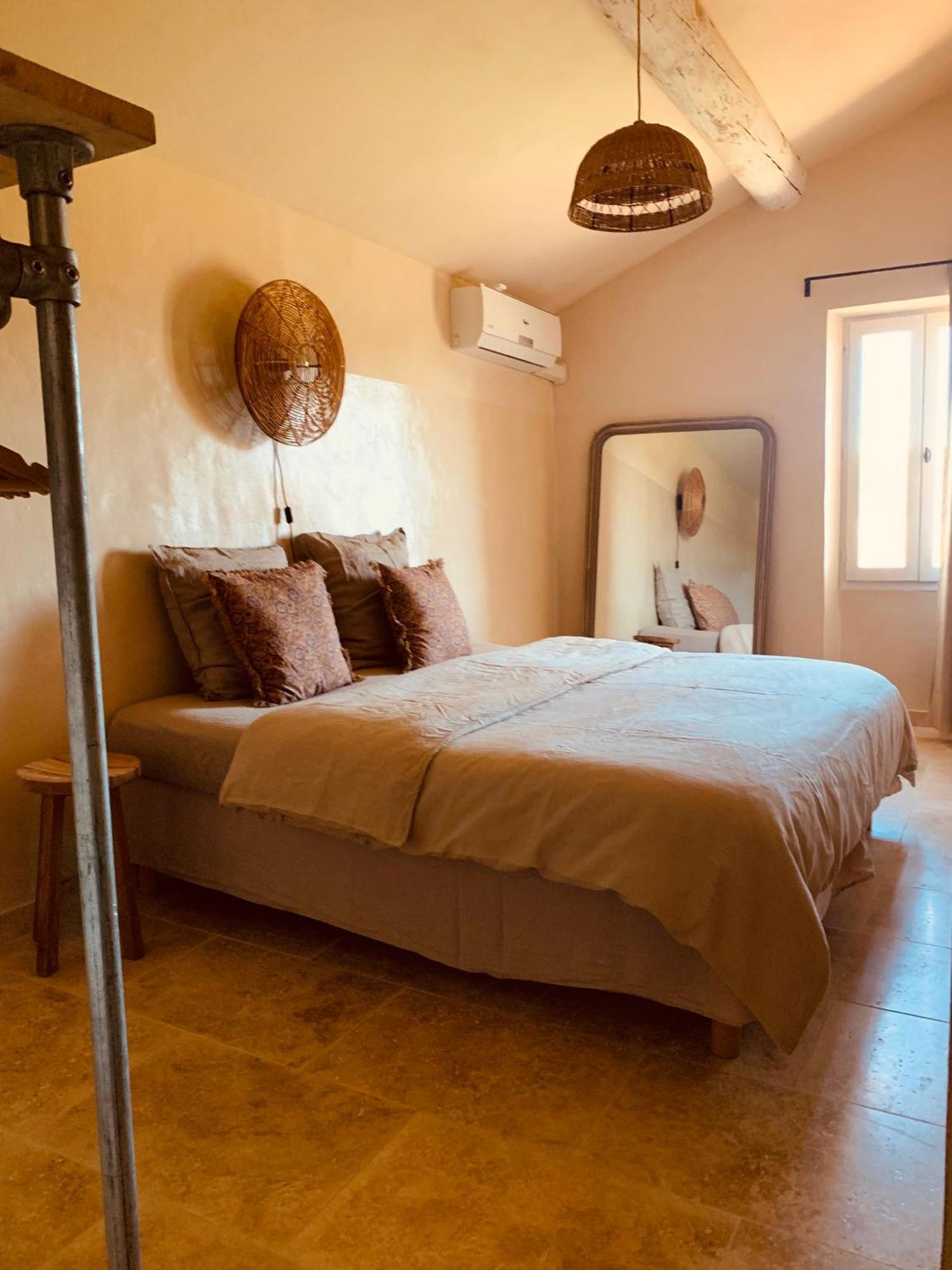 Le Vieux Portail Bed and Breakfast Saint-Saturnin-d'Apt Eksteriør billede
