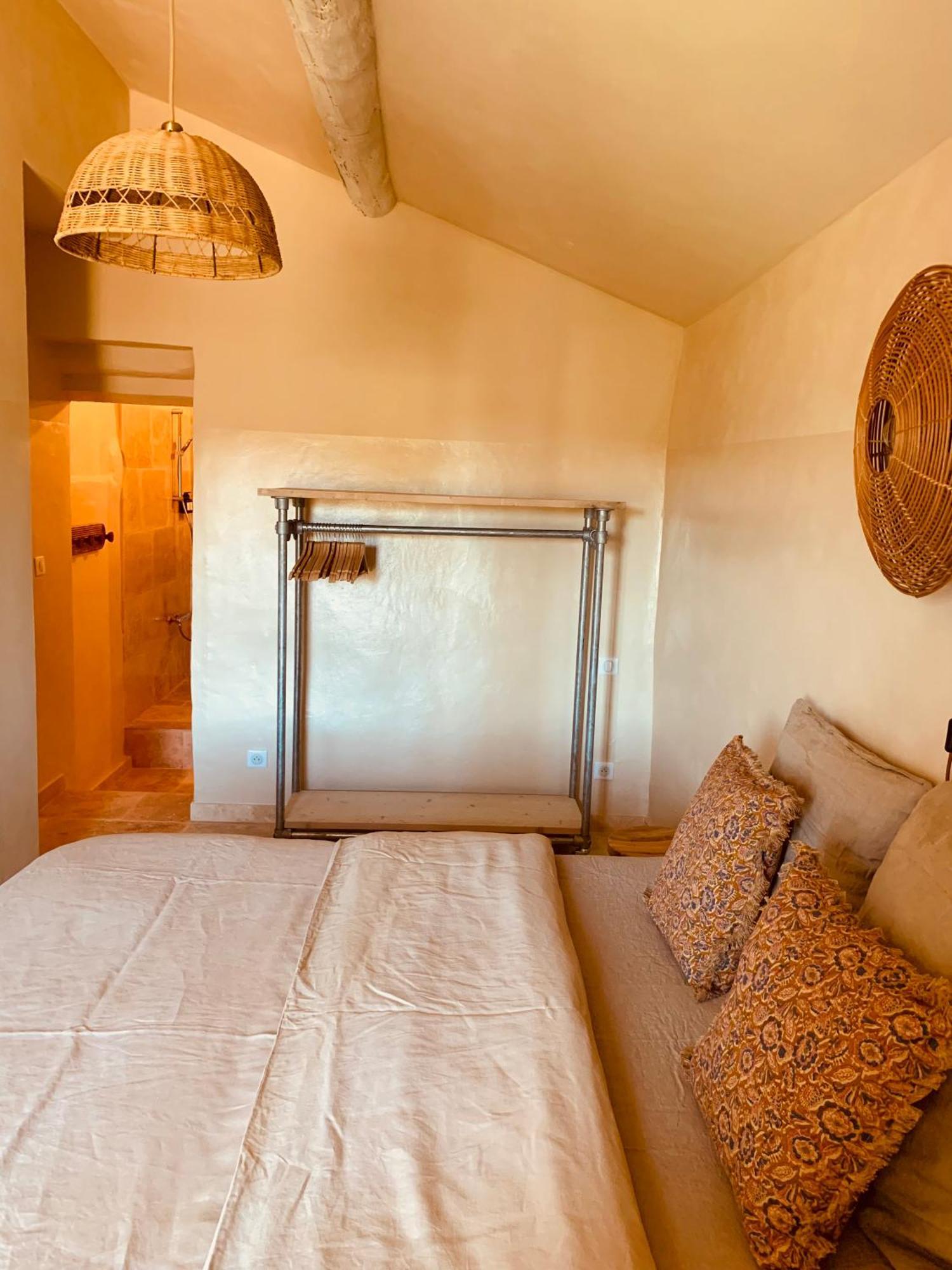 Le Vieux Portail Bed and Breakfast Saint-Saturnin-d'Apt Eksteriør billede