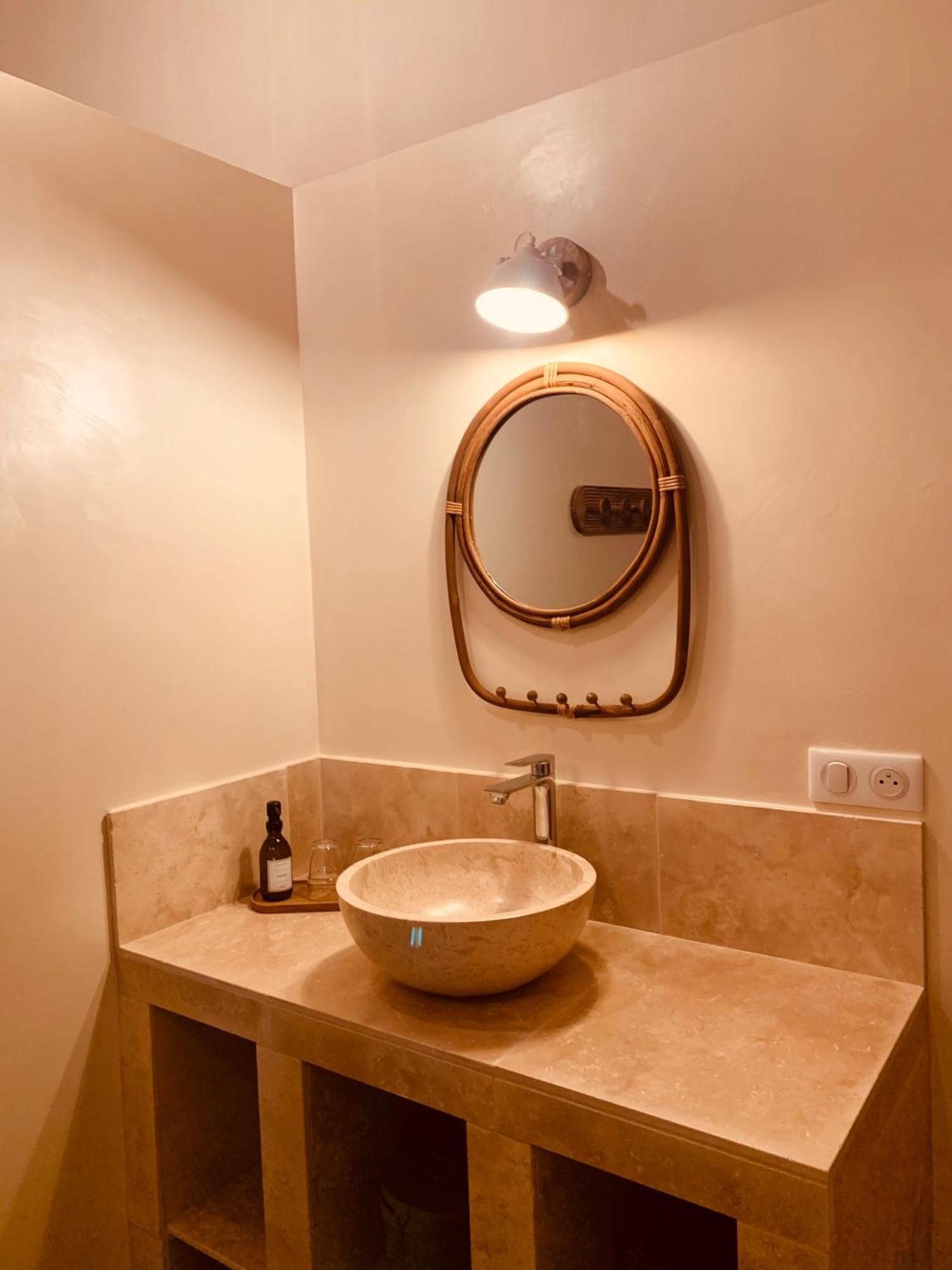 Le Vieux Portail Bed and Breakfast Saint-Saturnin-d'Apt Eksteriør billede