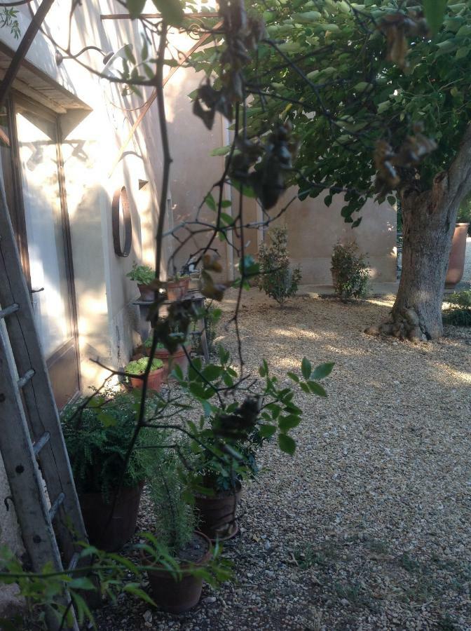 Le Vieux Portail Bed and Breakfast Saint-Saturnin-d'Apt Eksteriør billede